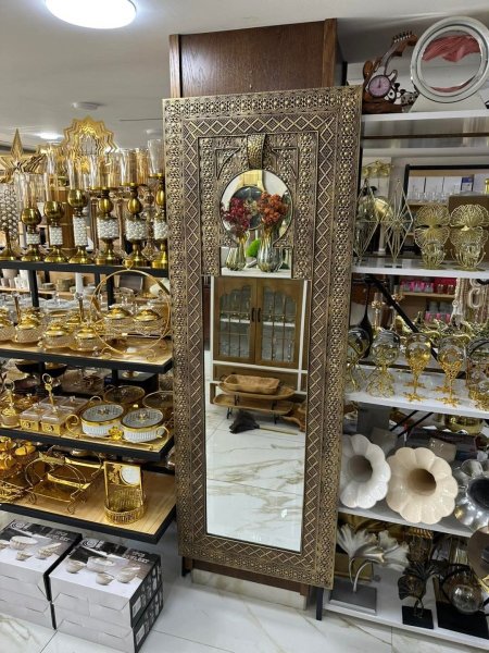 مرآة الفخامة الذهبية
